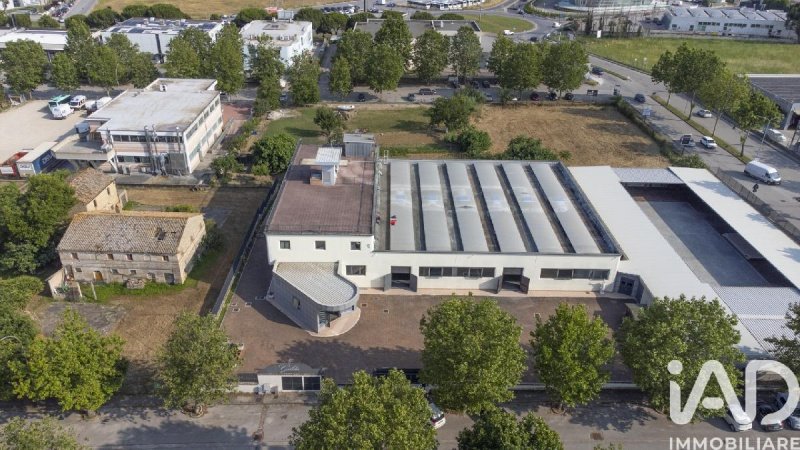 Bedrijfspand in Porto Sant'Elpidio