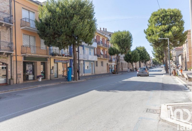 Edifício comercial em Porto Recanati