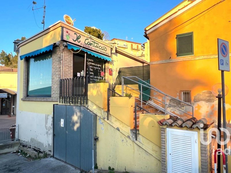 Edifício comercial em Castelfidardo