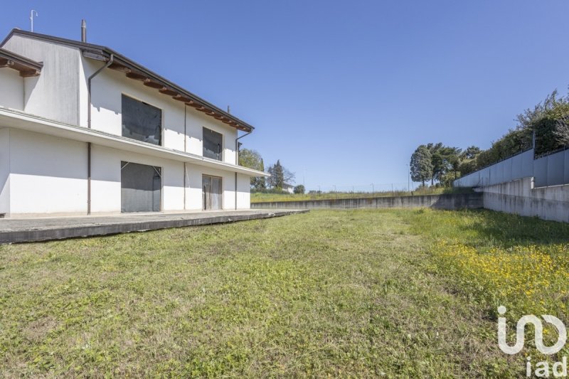 Semi-detached house in Osimo