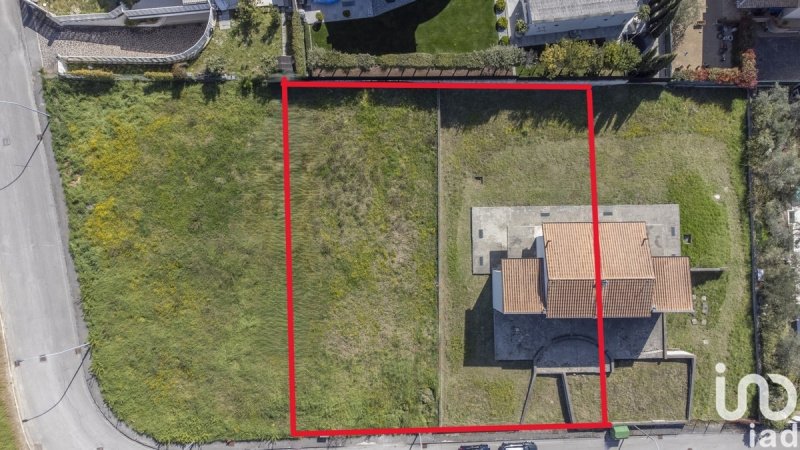 Half-vrijstaande woning in Osimo