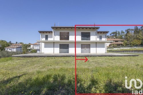 Half-vrijstaande woning in Osimo