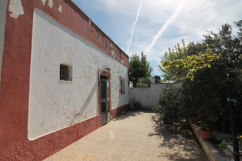 Klein huisje op het platteland in Ostuni