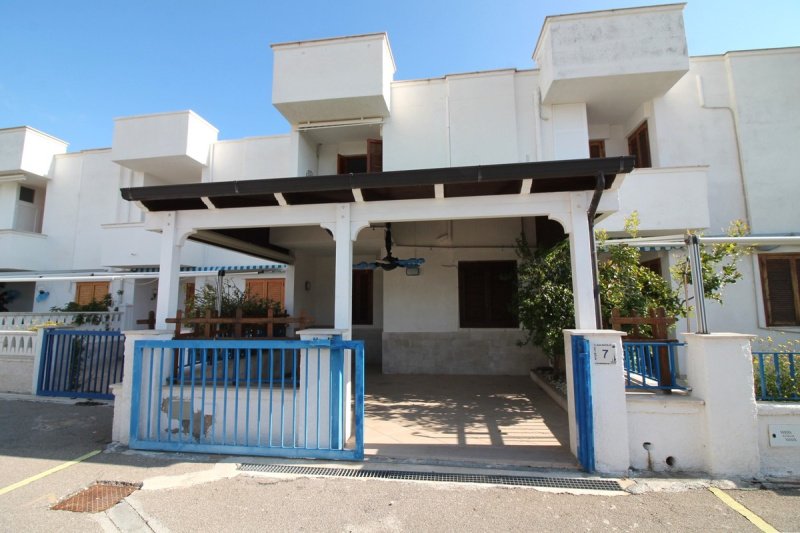 奥斯图尼联排别墅