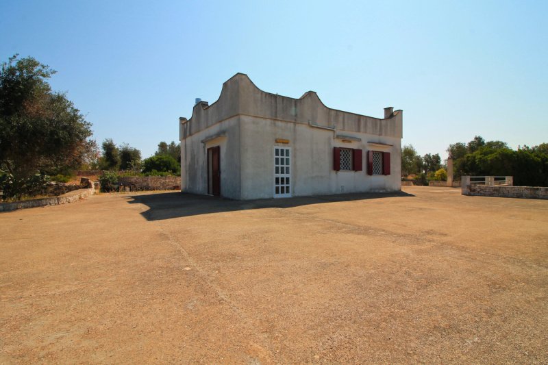 Вилла в Остуни