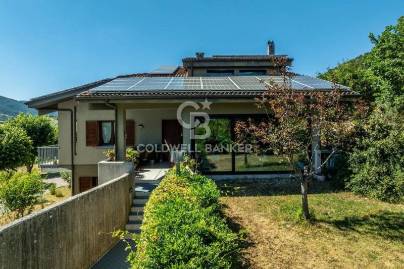 Villa in Scheggia e Pascelupo