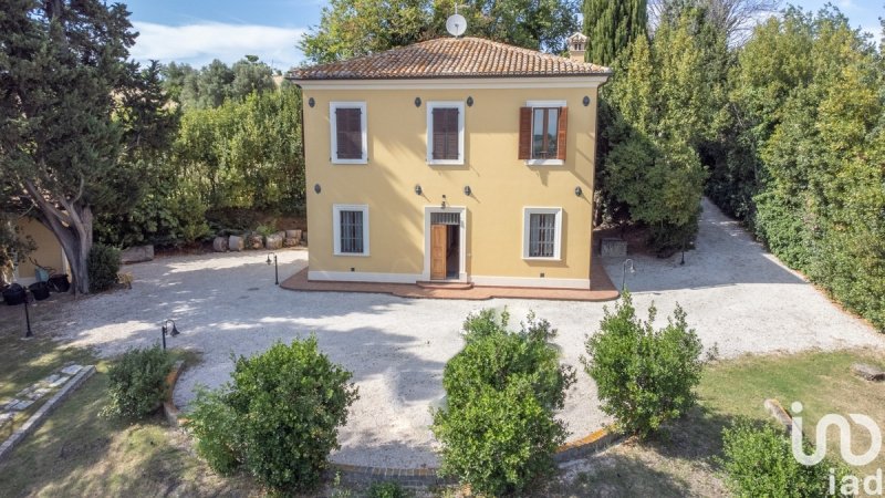 Villa in Osimo