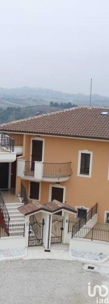 Moradia com terraço em Appignano del Tronto