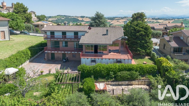Villa in Montelupone