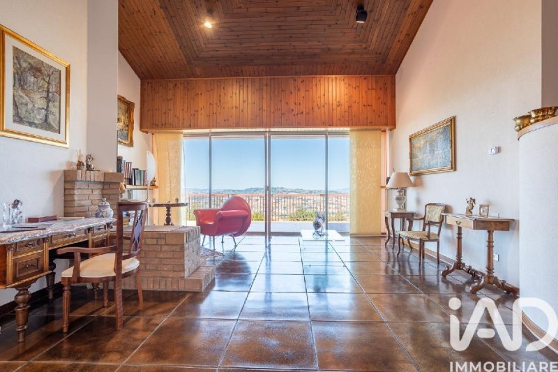 Villa in Montelupone