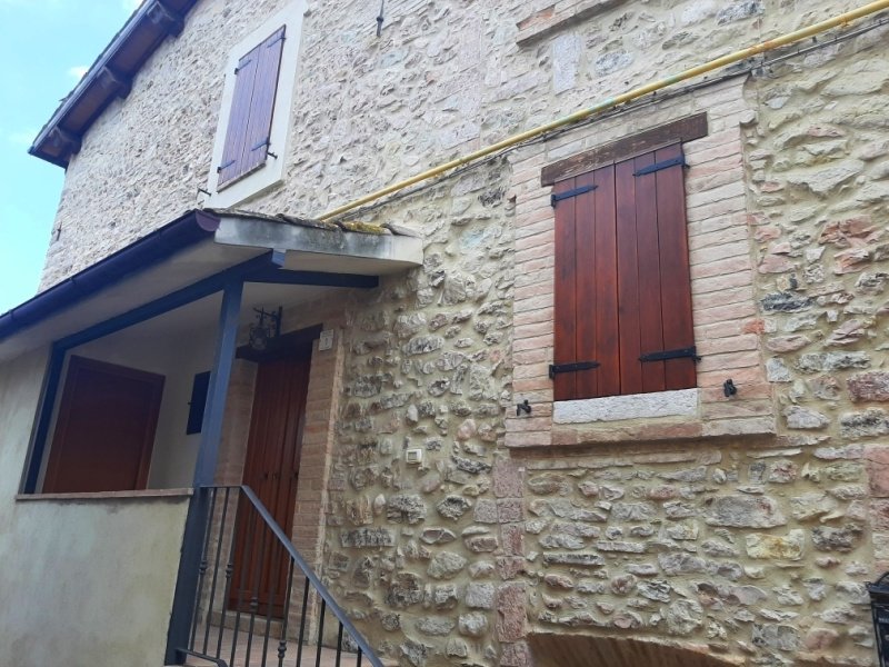Hus från källare till tak i Spoleto