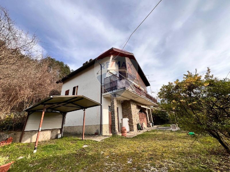 Detached house in Borzonasca