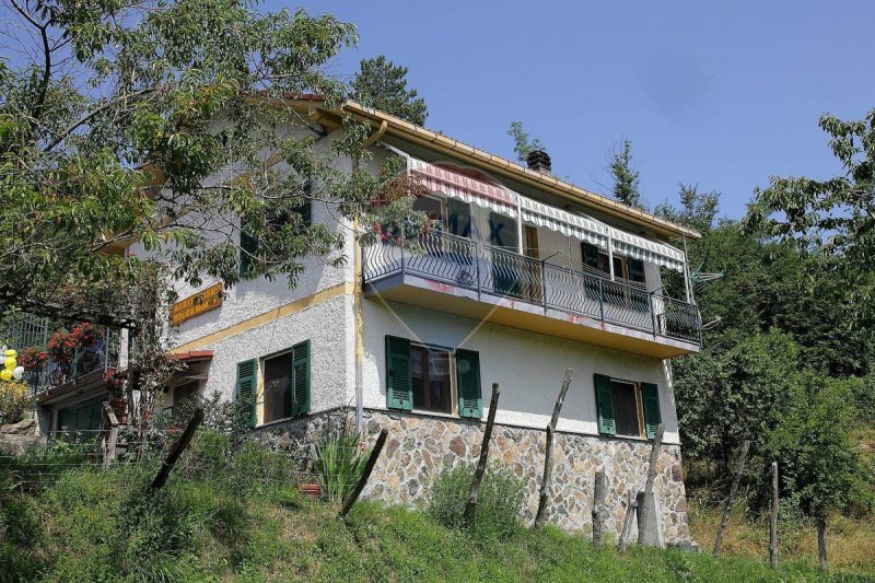 Detached house in Borzonasca