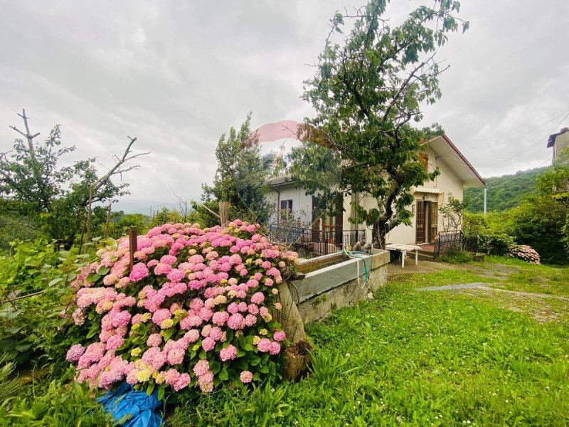 Vrijstaande woning in Varese Ligure