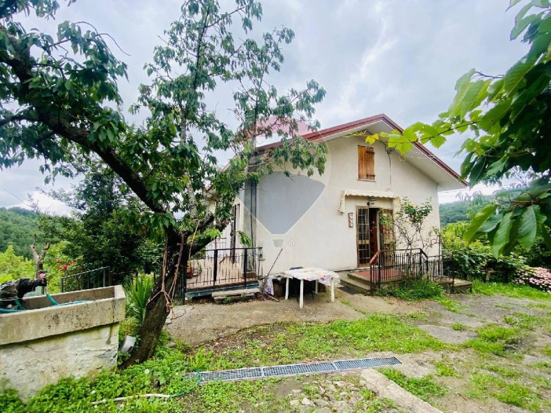 Vrijstaande woning in Varese Ligure