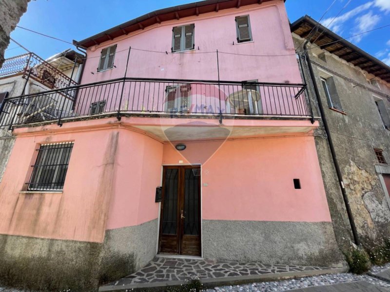 Casa geminada em Sesta Godano