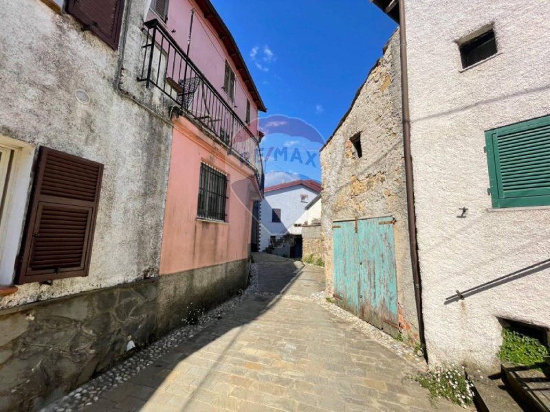 Casa geminada em Sesta Godano