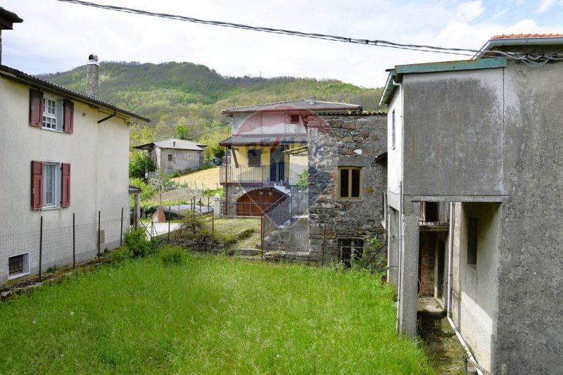 Casa indipendente a Zeri