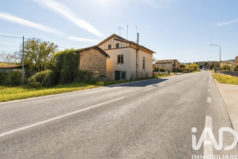 Detached house in Falerone