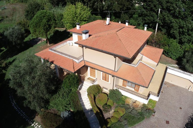 Villa a Petriano