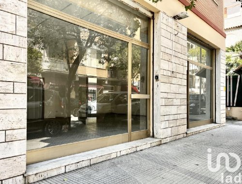 Edifício comercial em Falconara Marittima