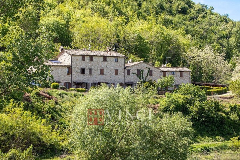 Klein huisje op het platteland in Acqualagna