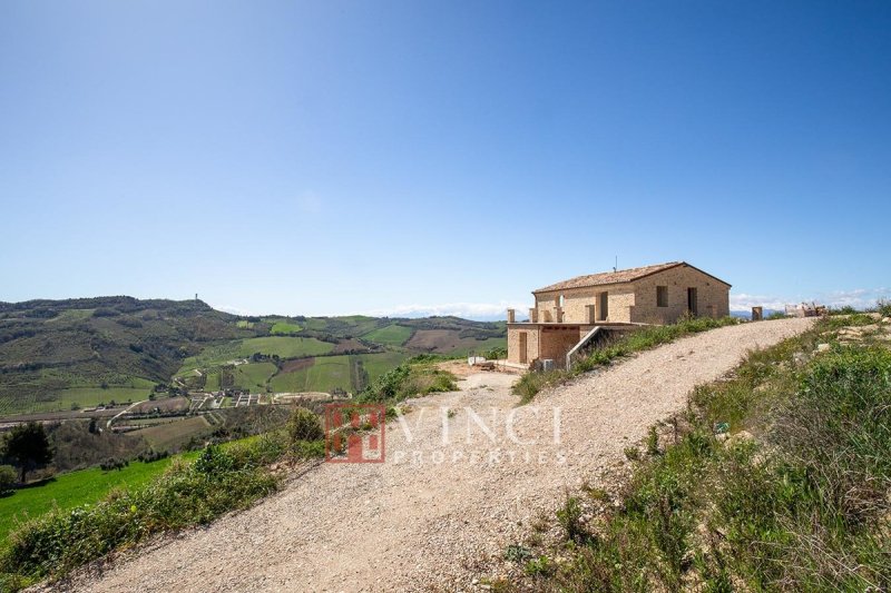 Farmhouse in Ripatransone