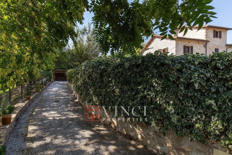 Farmhouse in Folignano