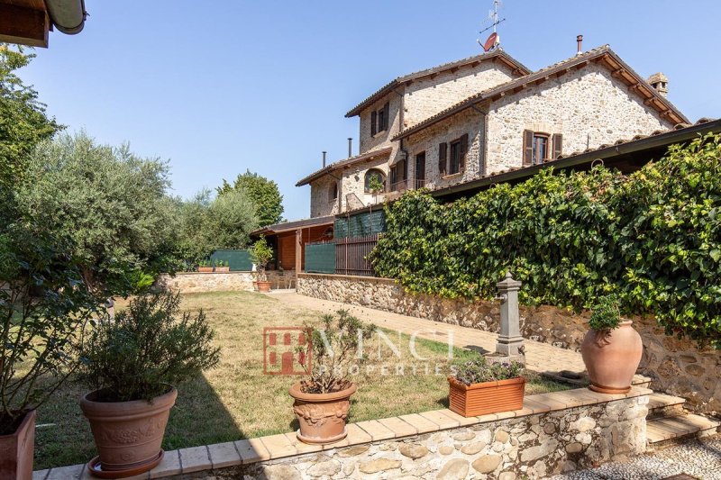 Farmhouse in Folignano