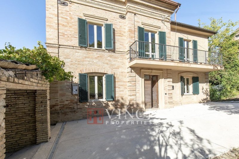 Отдельно стоящий дом в Масса-Фермана