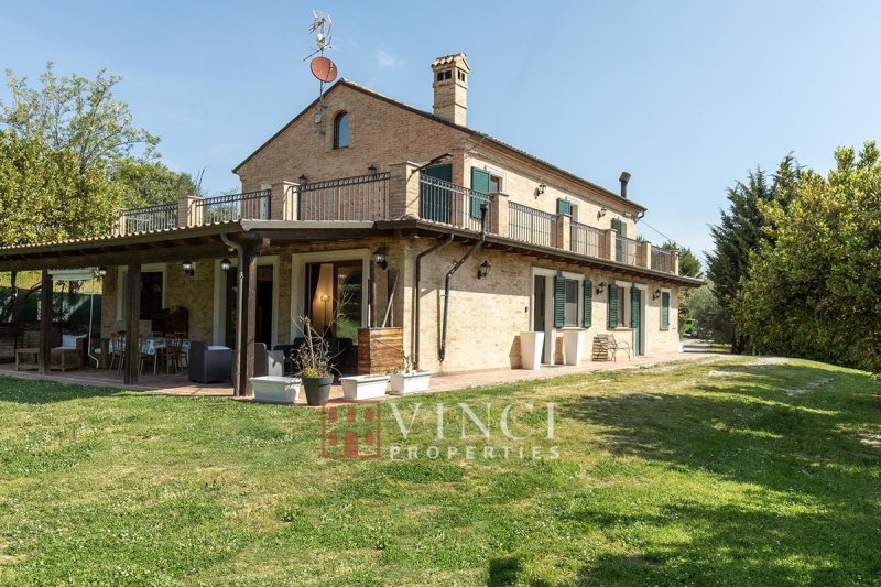 Farmhouse in Lapedona