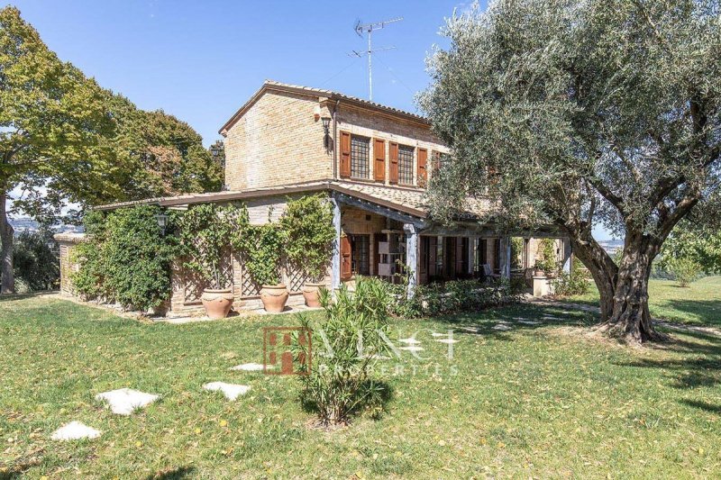 Ferme à Terre Roveresche