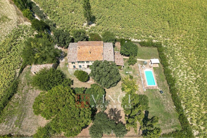Klein huisje op het platteland in Senigallia