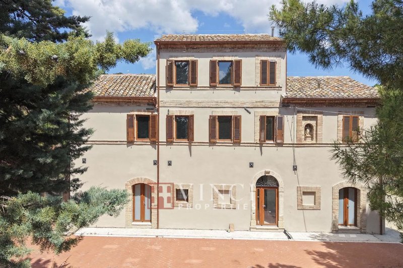 Farmhouse in Montedinove