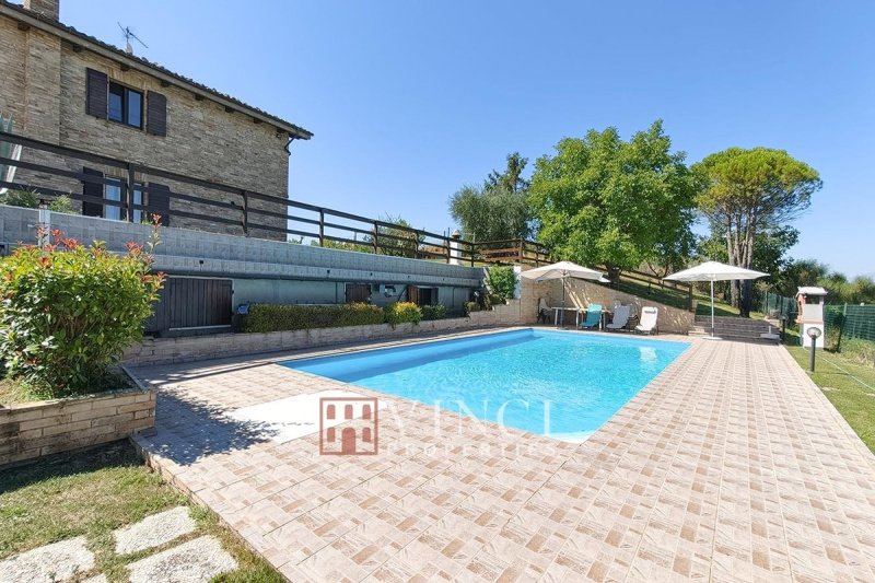 Klein huisje op het platteland in Montalto delle Marche