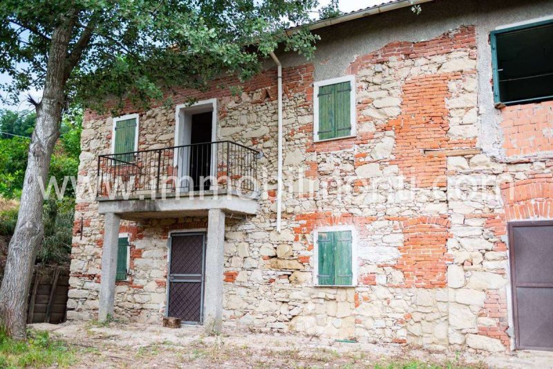 Farmhouse in Orsara Bormida