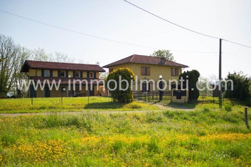 Klein huisje op het platteland in Cremolino