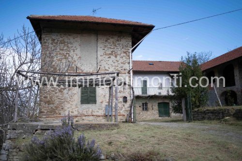 Farmhouse in Perletto