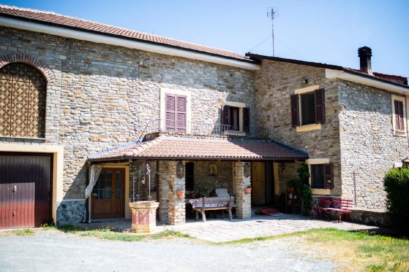 Farmhouse in Cavatore