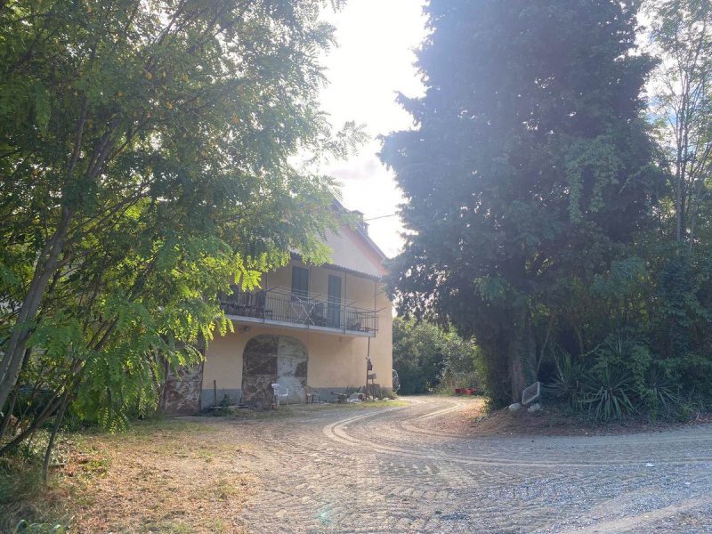 Farmhouse in Alice Bel Colle