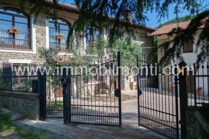 Klein huisje op het platteland in Denice