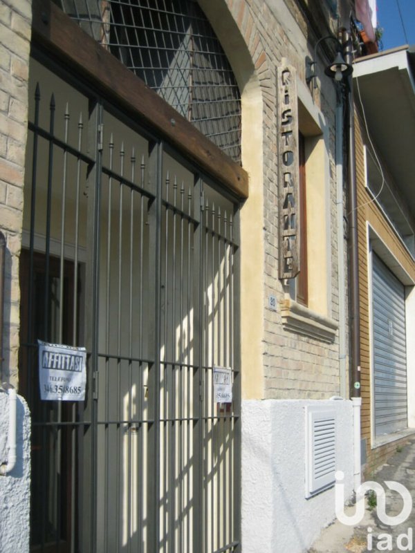 Edifício comercial em Castelfidardo
