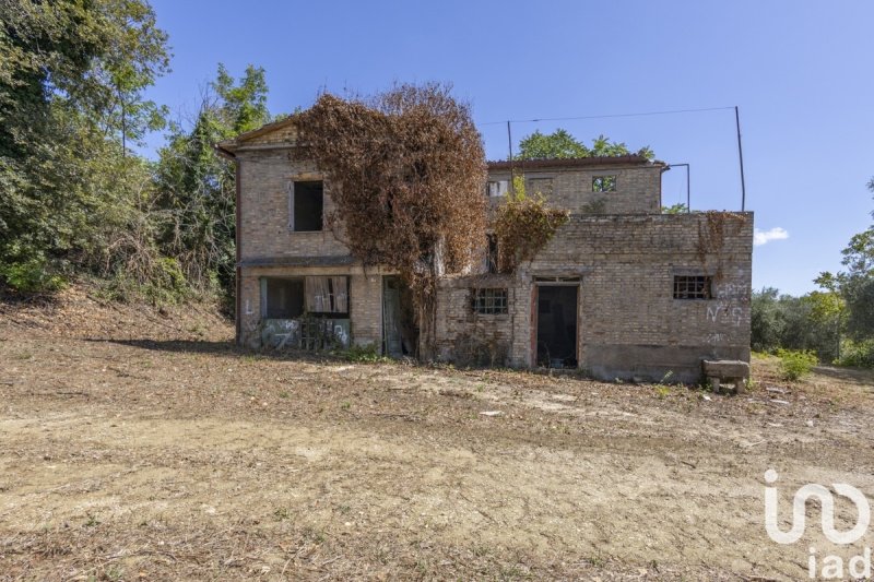 Casa de campo em Filottrano