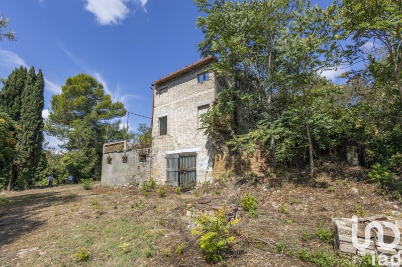 Casa di campagna a Filottrano
