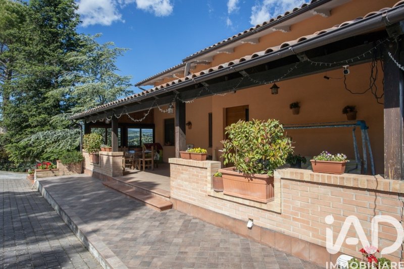 Villa en Colmurano
