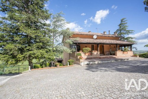 Villa en Colmurano