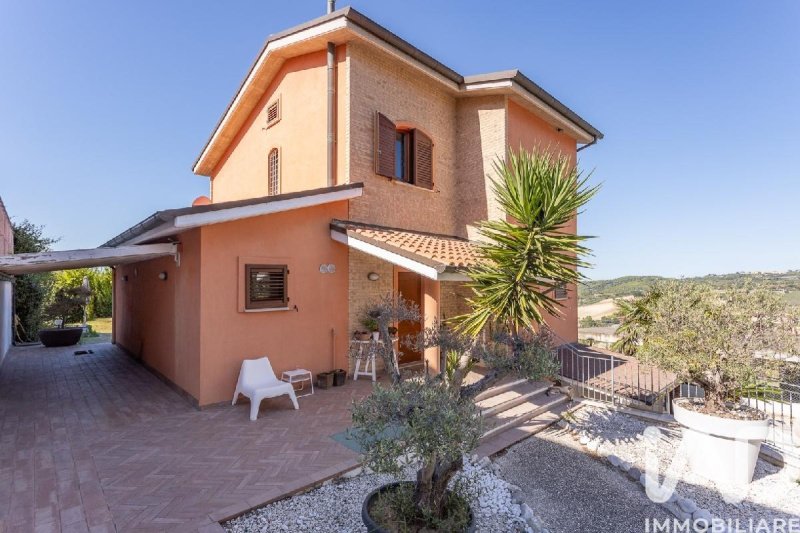 Villa a Camerano