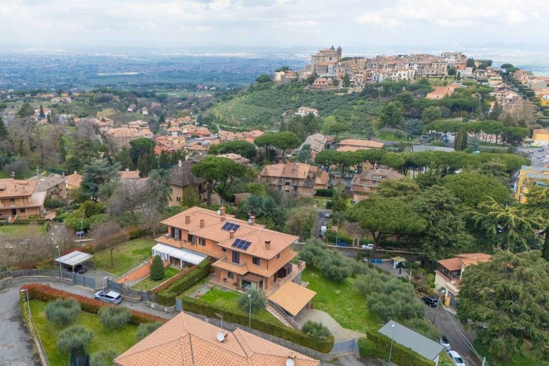 Villa en Monte Porzio Catone