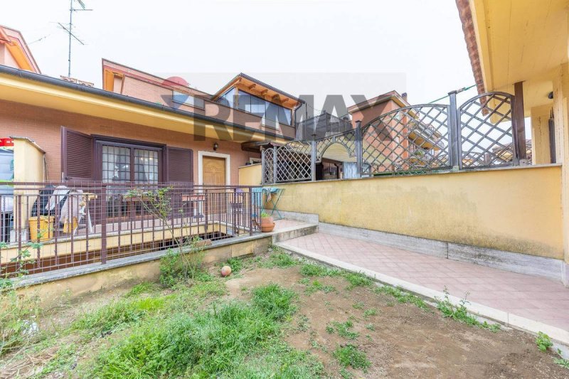 Maison mitoyenne à Rome