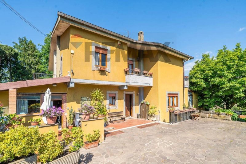 Casa geminada em Nemi
